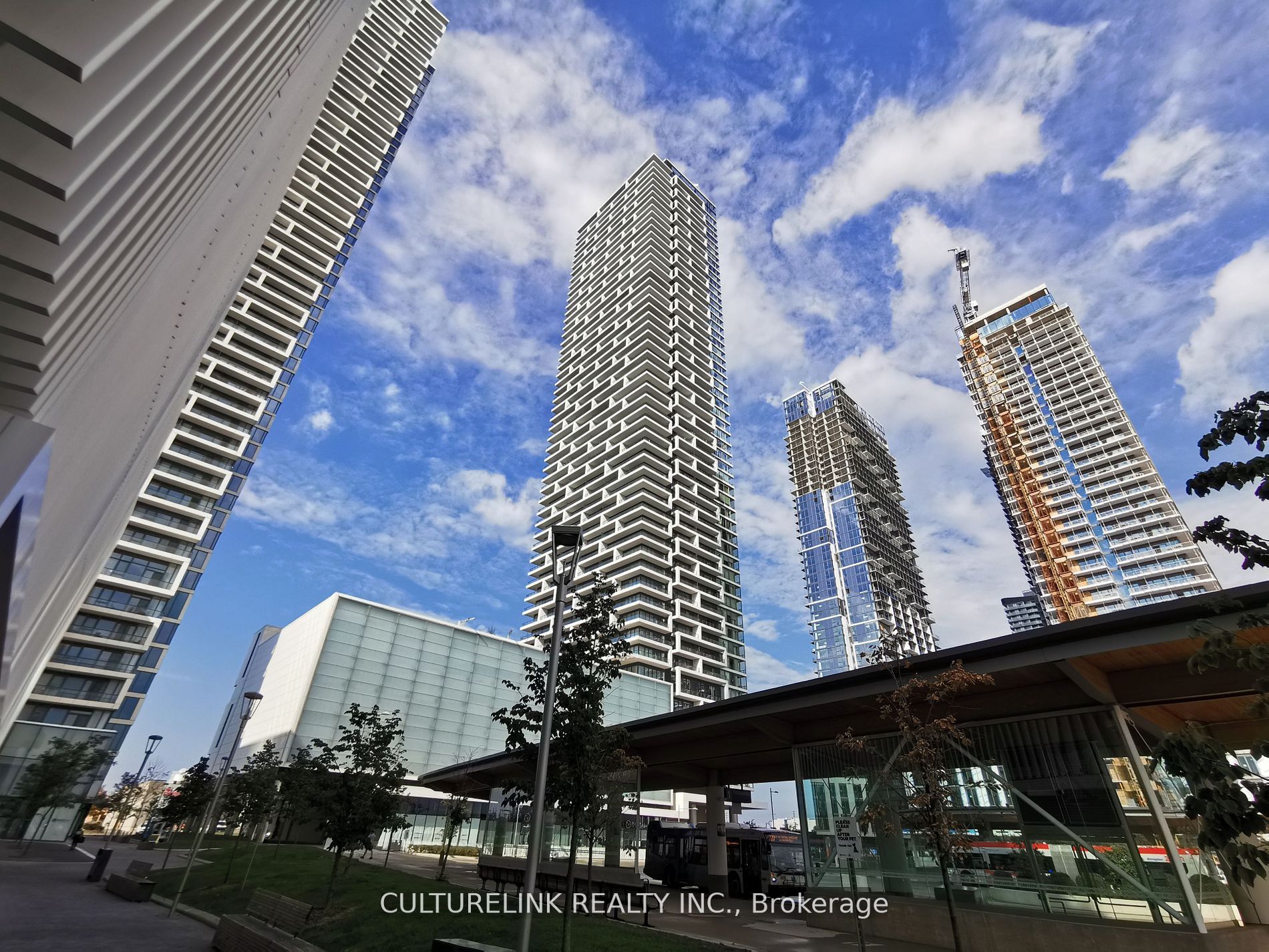 5601-950 Portage Parkway, Vaughan, ON, L4K 0J7