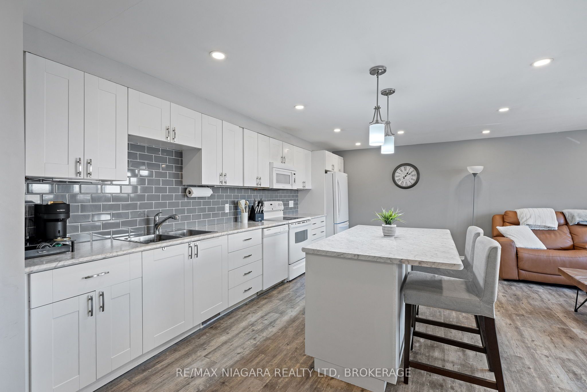 308-198 Scott Street, St. Catharines, ON, L2N 5T3 photo 3