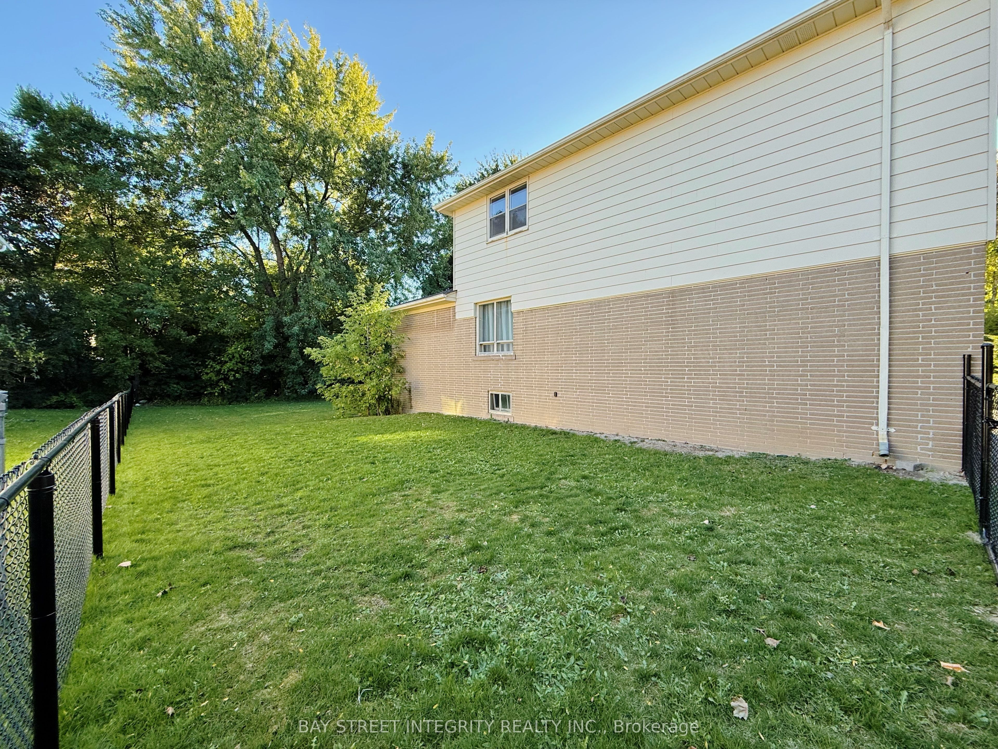 Additional image 5 of 143 Munro Boulevard, Toronto, ON, M2P 1C9