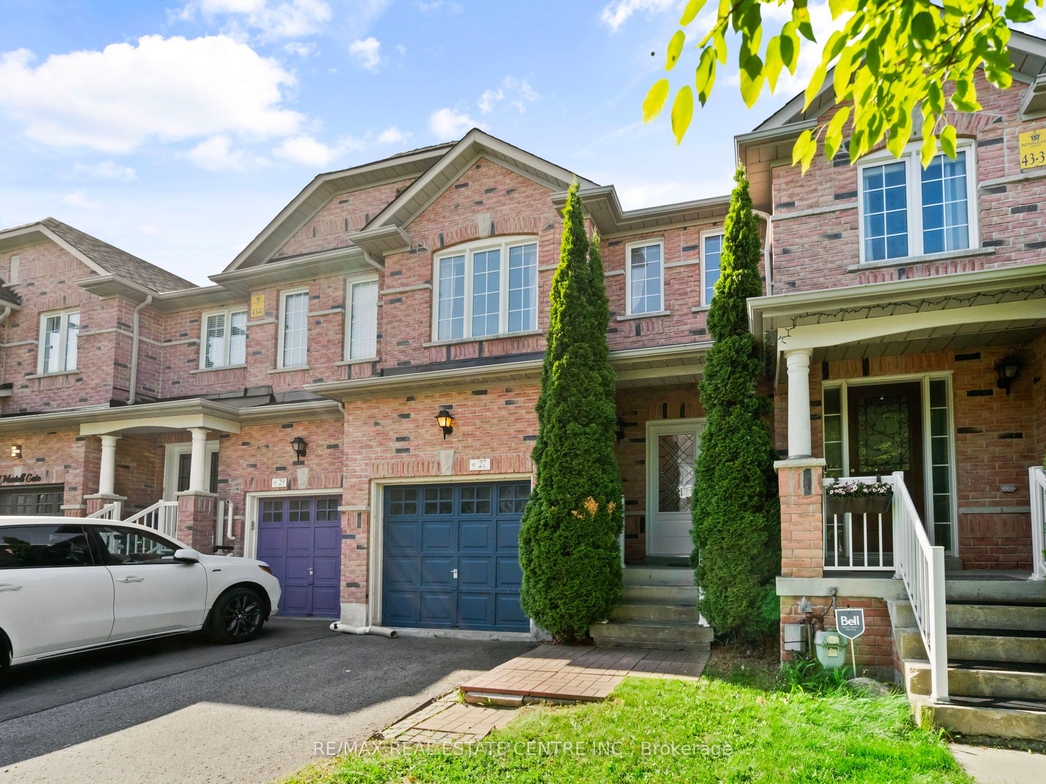 27 Martell Gate, Aurora, ON, L4G 0B9