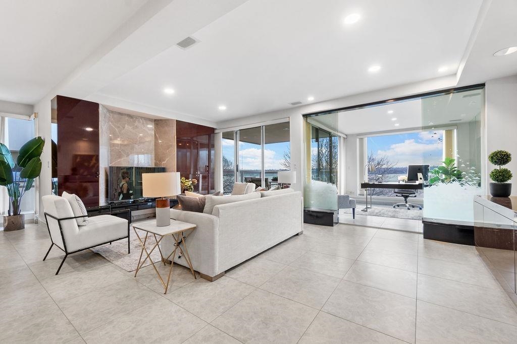Additional image 6 of 401-2015 Beach Avenue, Vancouver, BC, V6G 1Z3