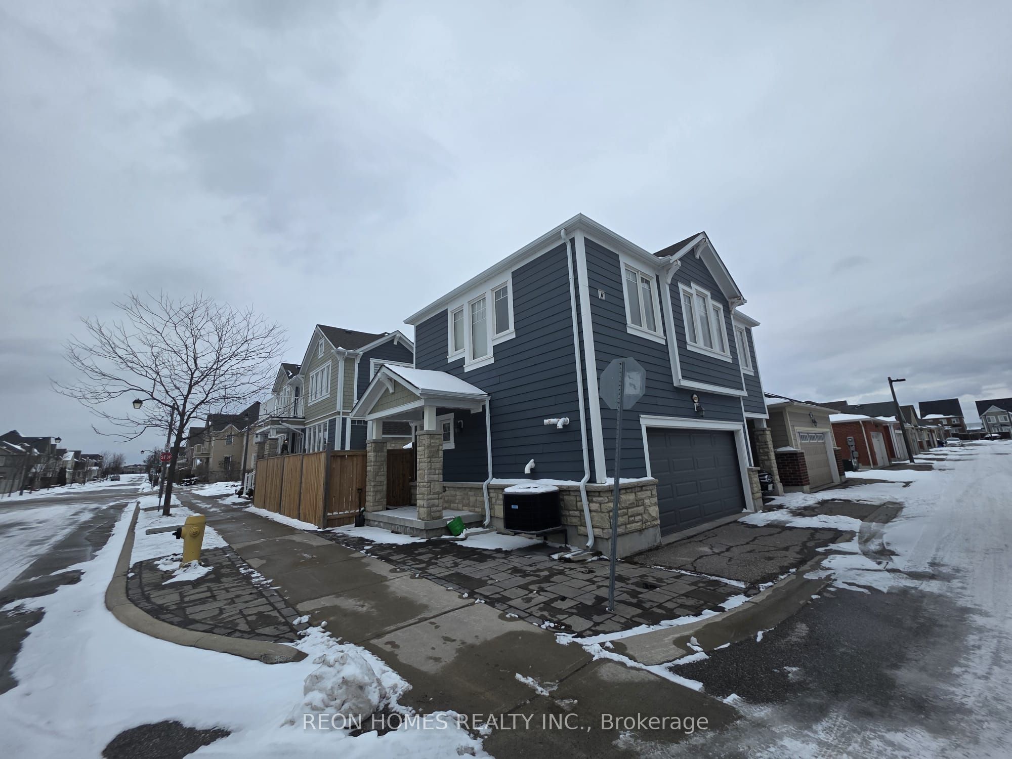 (Coach)-237 B Cornell Park Avenue, Markham, ON, L6B 0W8