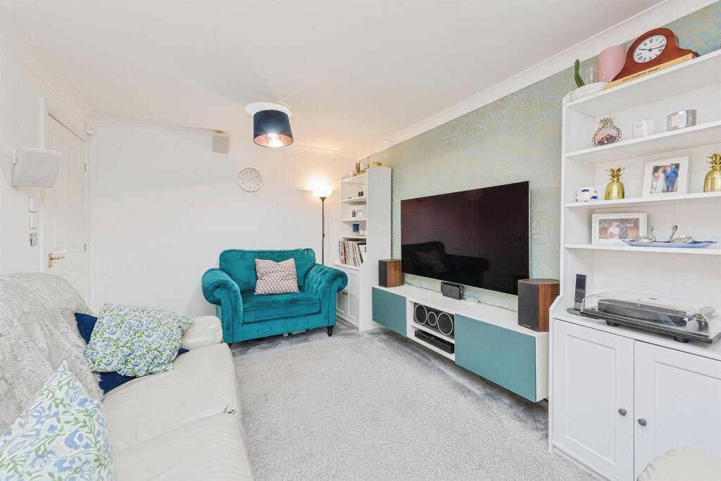 Chester Gardens, SUTTON COLDFIELD photo 4