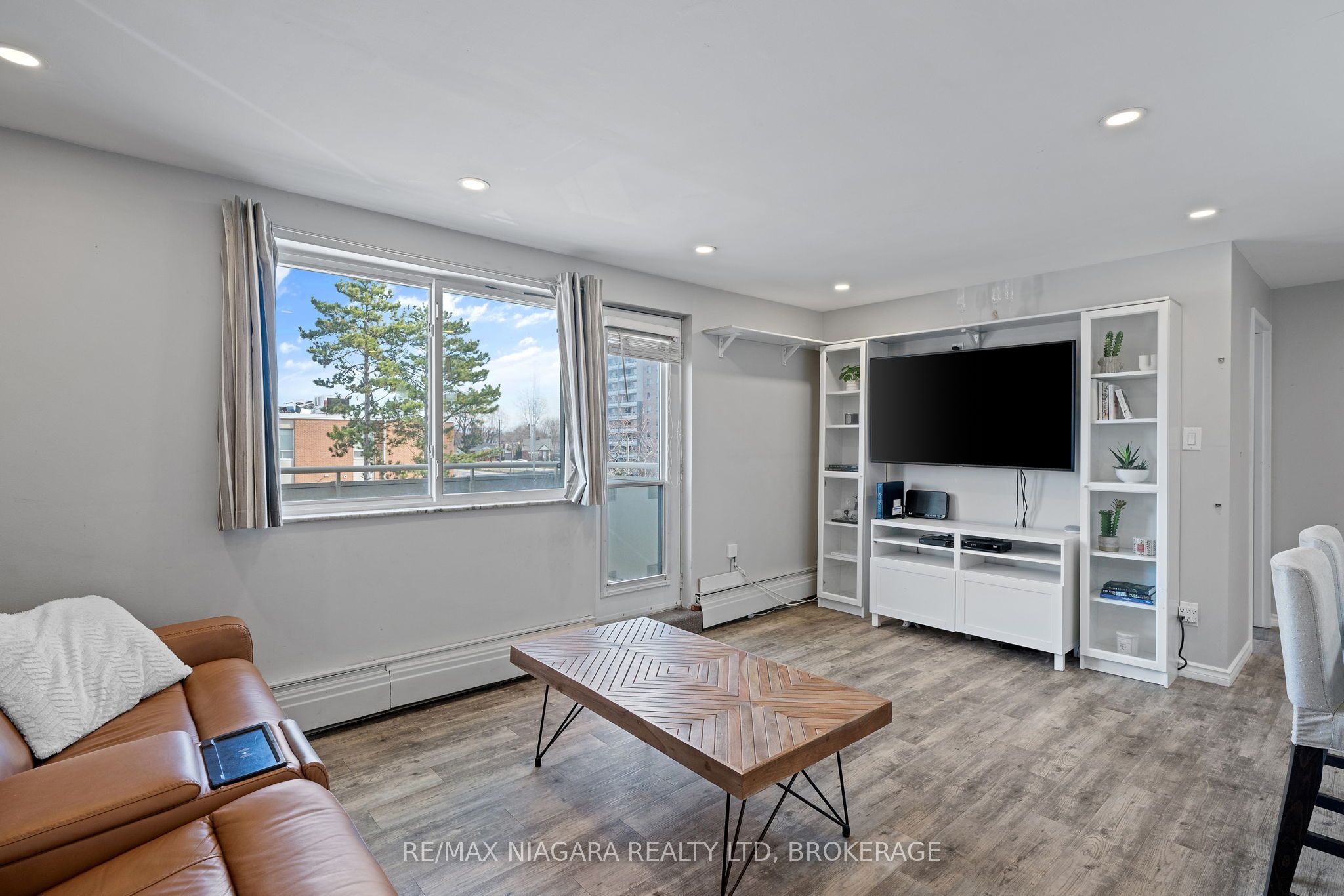 308-198 Scott Street, St. Catharines, ON, L2N 5T3 photo 5