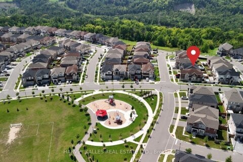 Additional image 8 of 1002 Kingpeak Crescent, Pickering, ON, L1X 0H3