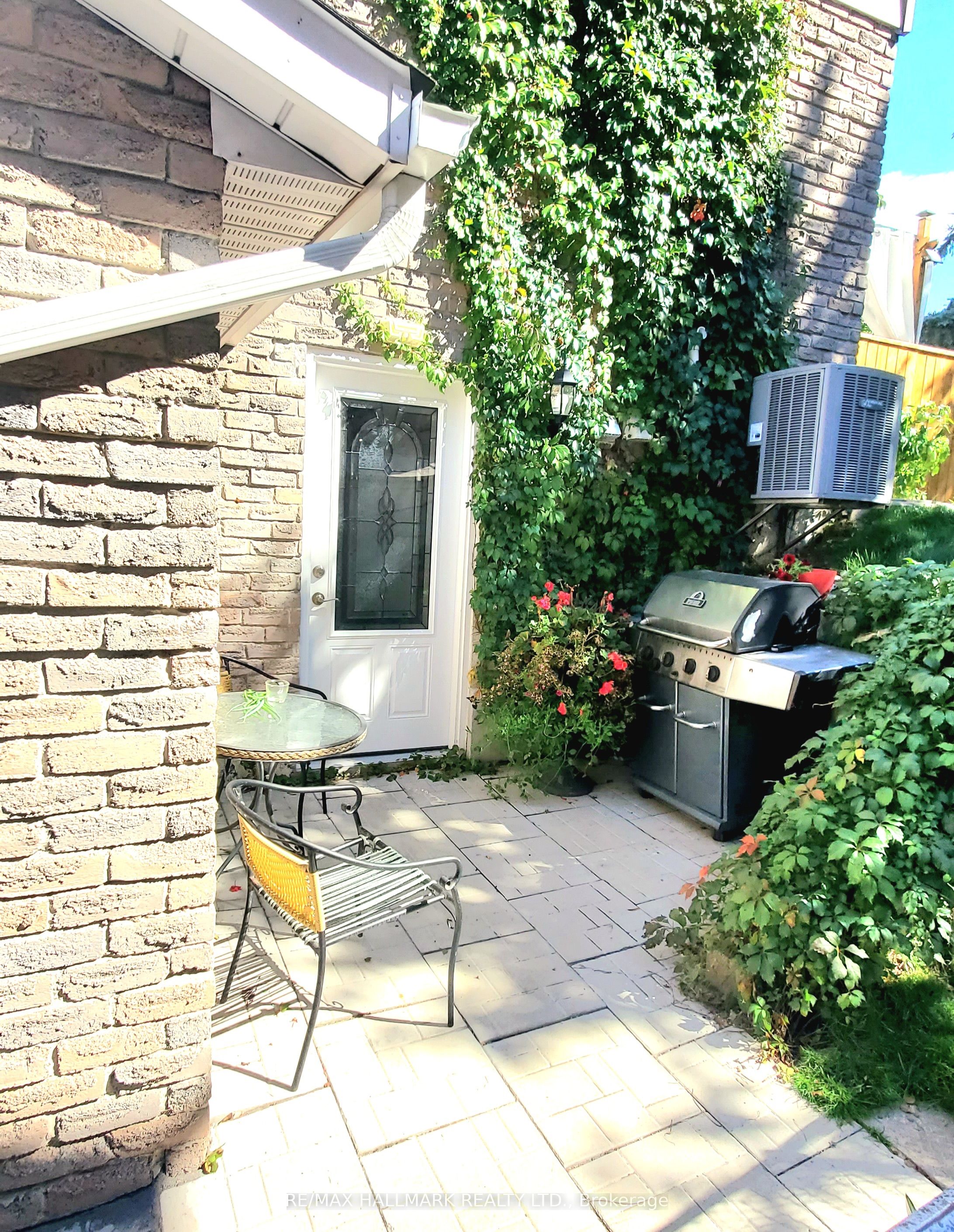 Walk out Bas-928 Wayne Drive, Newmarket, ON, L3Y 5T8