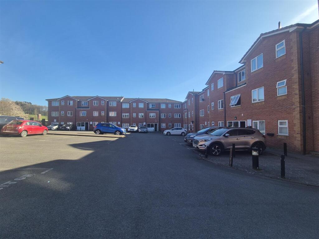 Harvest Fields, Harvest Road, Rowley Regis, photo 2