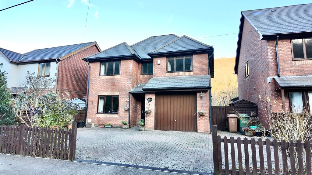 4 bed detached house for saleBailey Street, Deri CF81