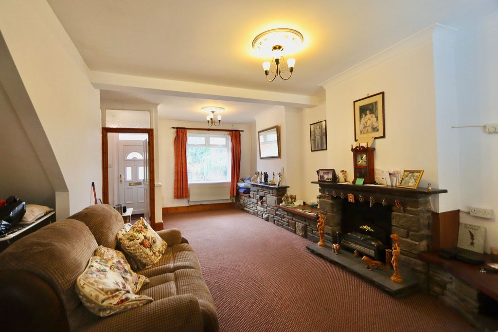2 bed terraced house for salePritchard Terrace, Fleur De Lis NP12 photo 2