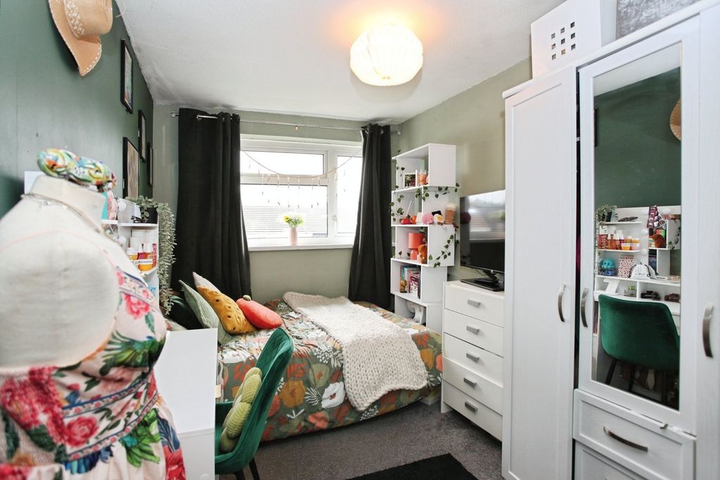Additional image 9 of 4 bed semi-detached house for salePenybont, Penpedairheol, Hengoed CF82