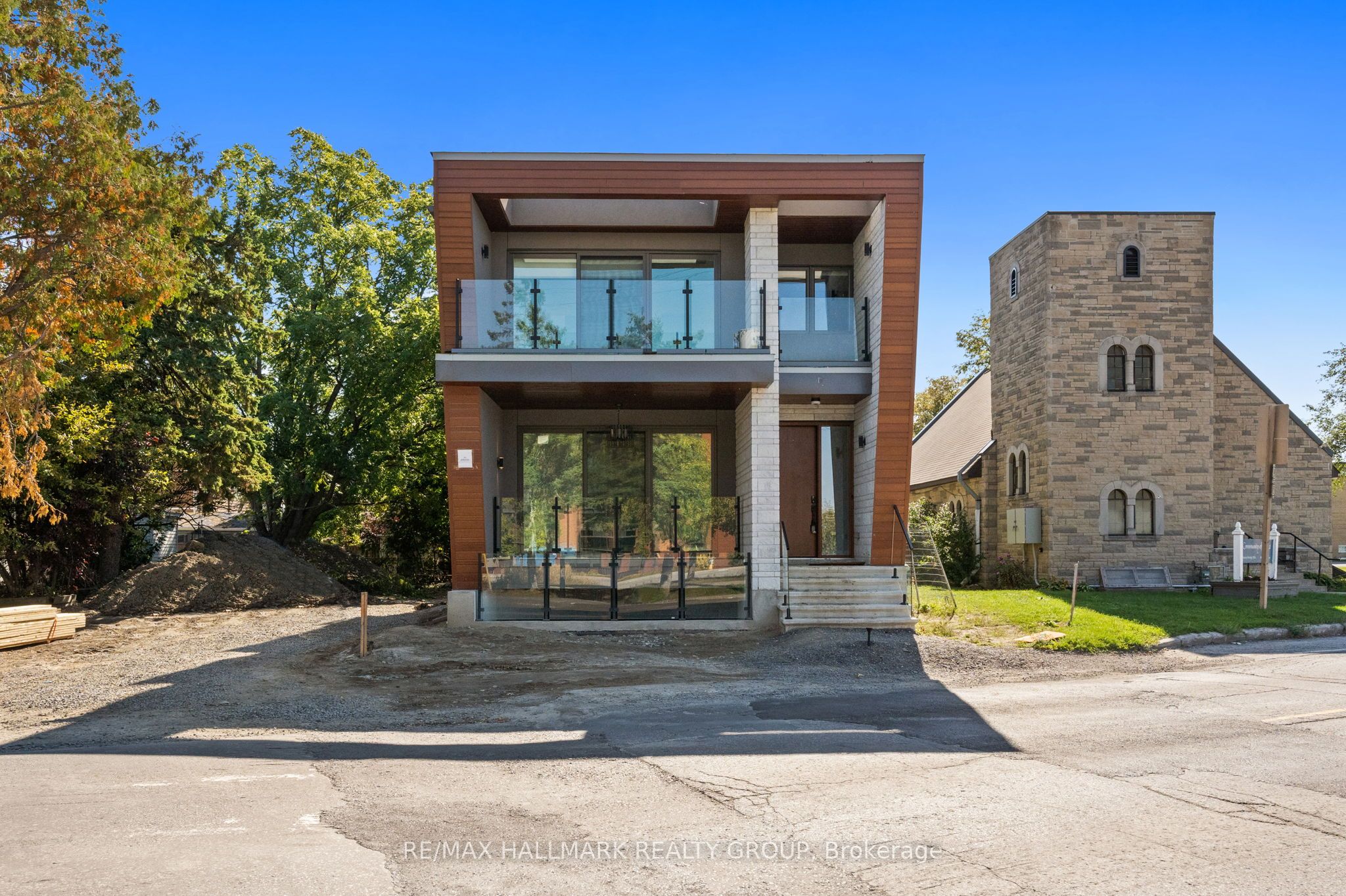 B-886 Byron Avenue, Ottawa, ON, K2A 0A1