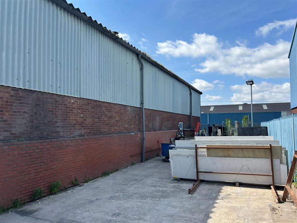 Credenda Road, West Bromwich photo 4