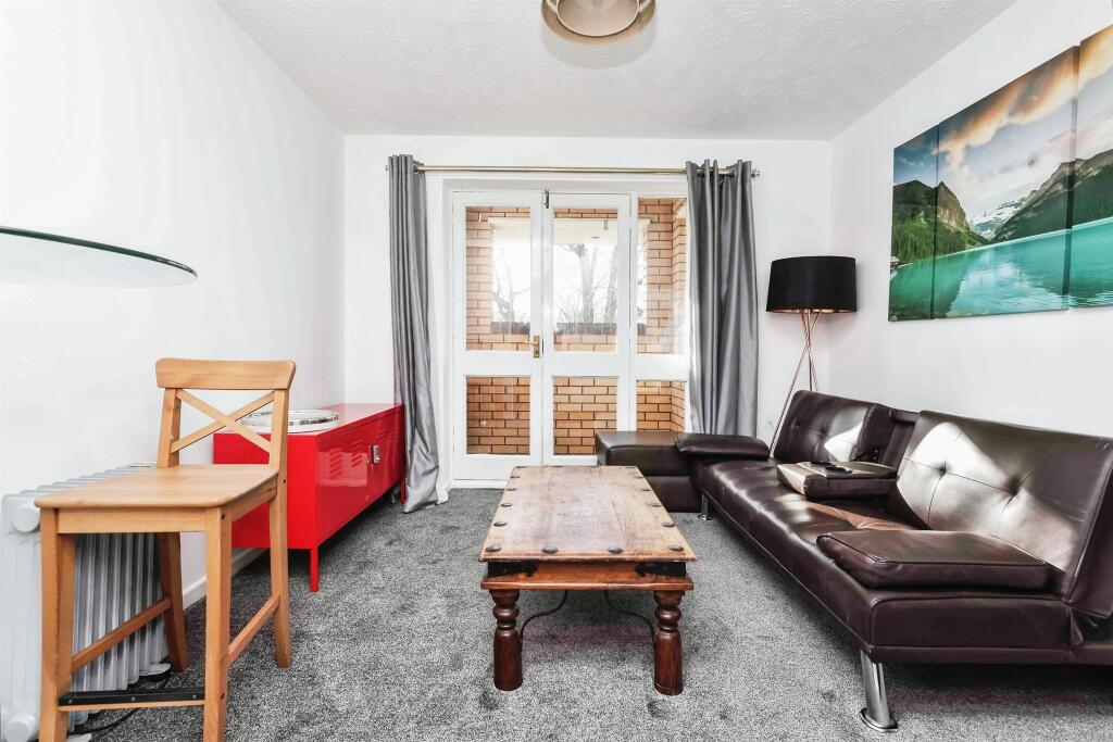 The Moorings, Oldbury photo 5