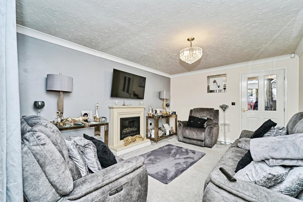 Edwin Phillips Drive, West Bromwich photo 2