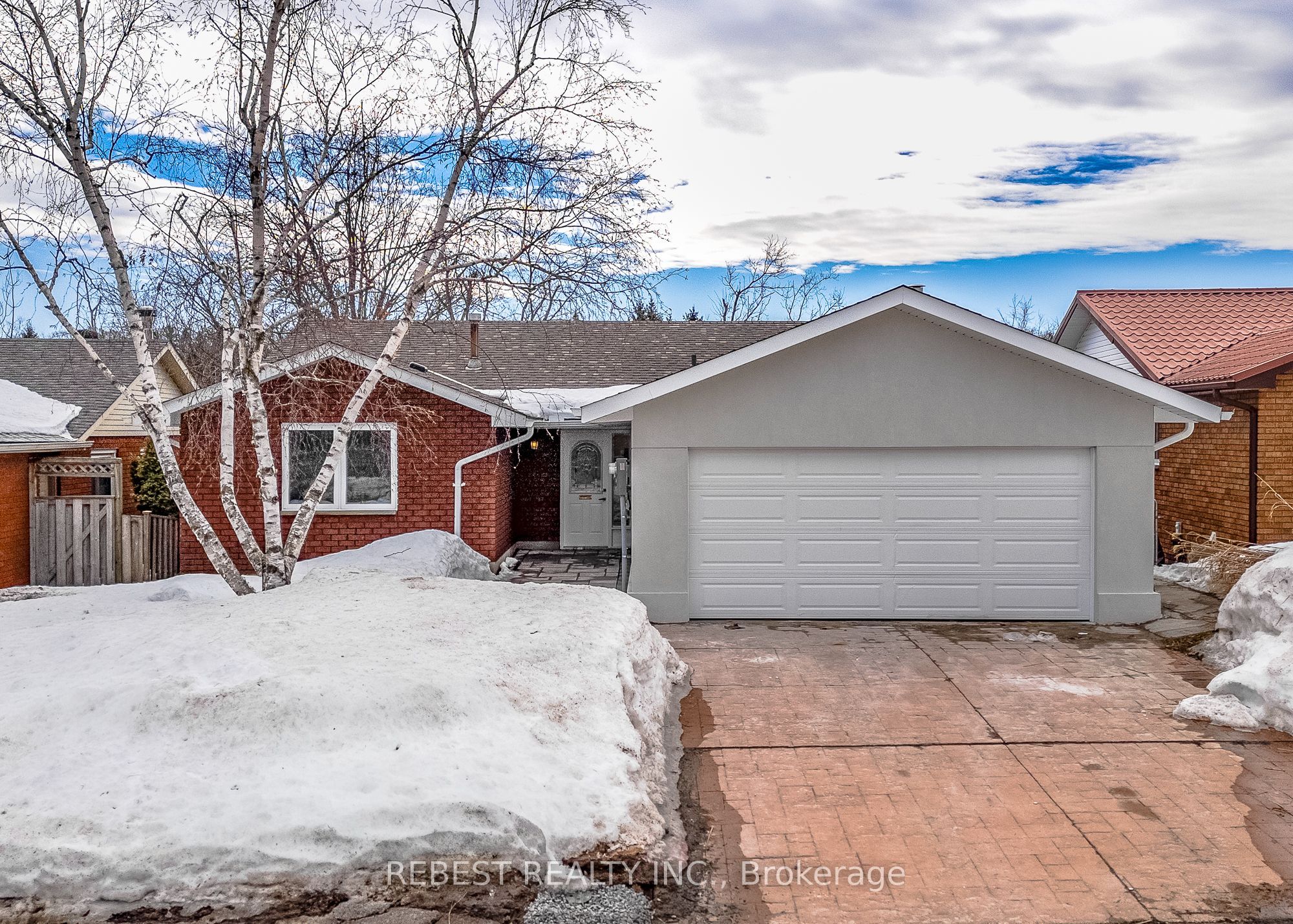 92 Lillian Crescent, Barrie, ON, L4N 5H7