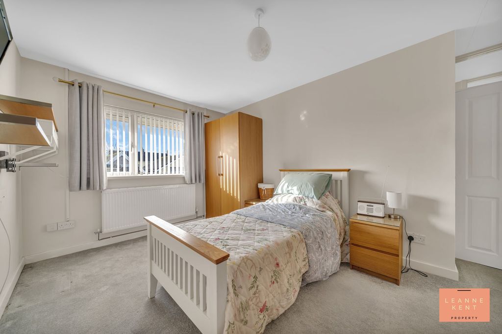 2 bed semi-detached bungalow for saleCherry Tree Close, Bedwas, Caerphilly CF83 photo 4