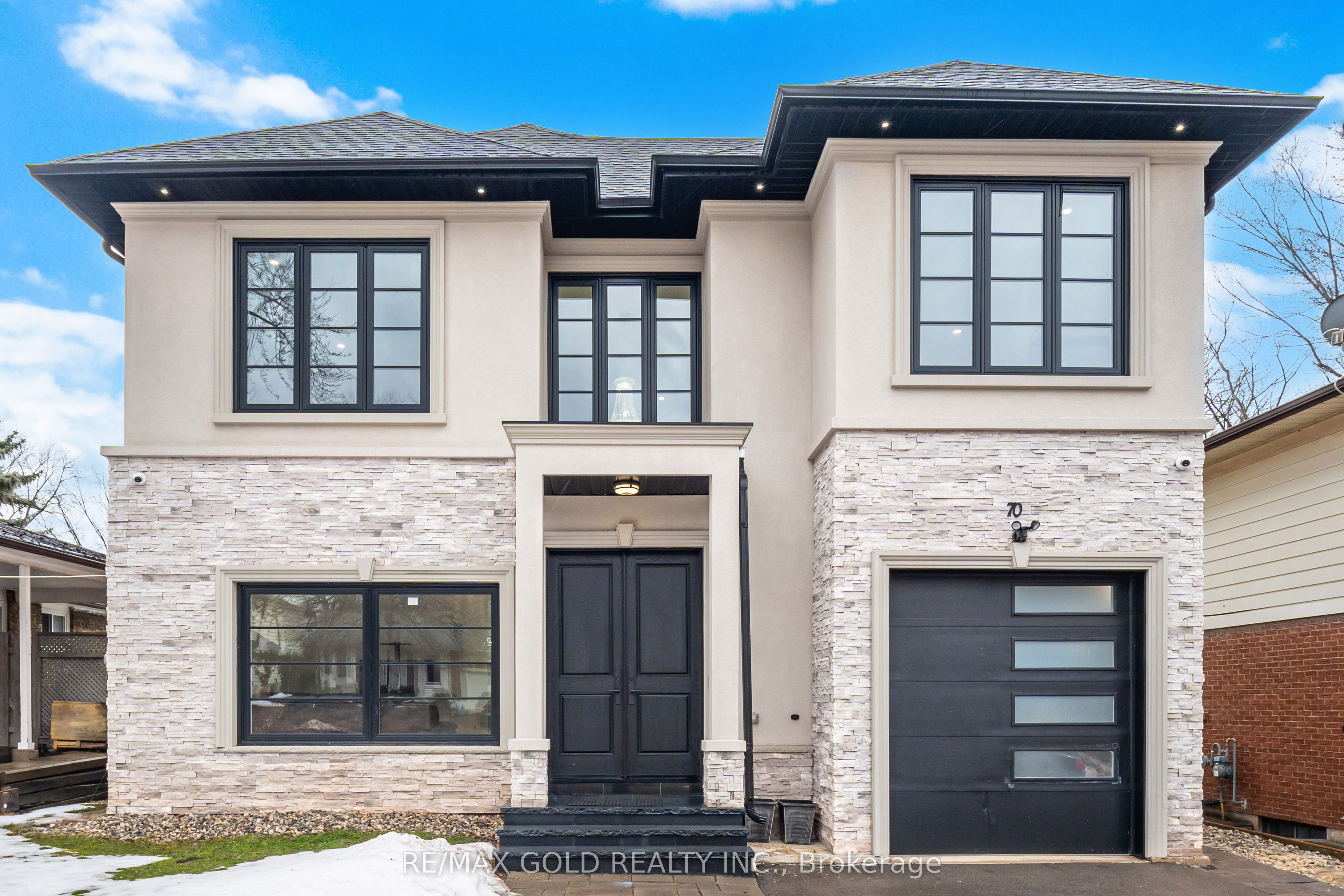 70 Mccraney Street W, Oakville, ON, L6H 1H4