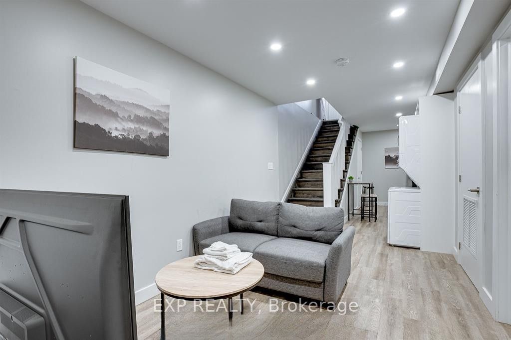 1-104 Wellington Street N, Hamilton, ON, L8R 1N3