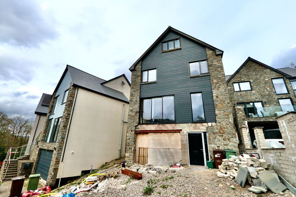 4 bed detached house for saleChapel Gardens, Abercarn NP11