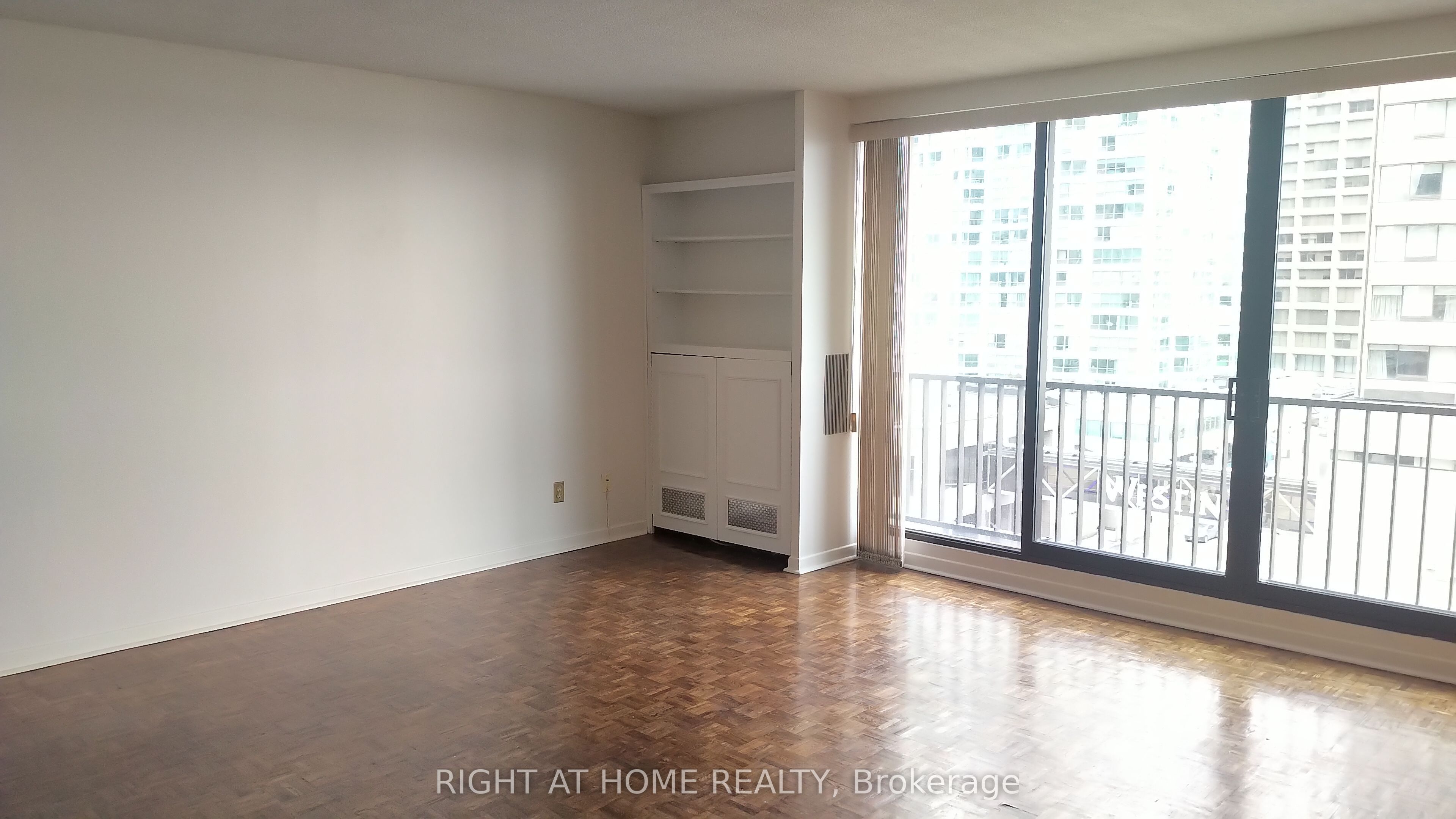 838-33 Harbour Square, Toronto, ON, M5J 2G2 photo 5
