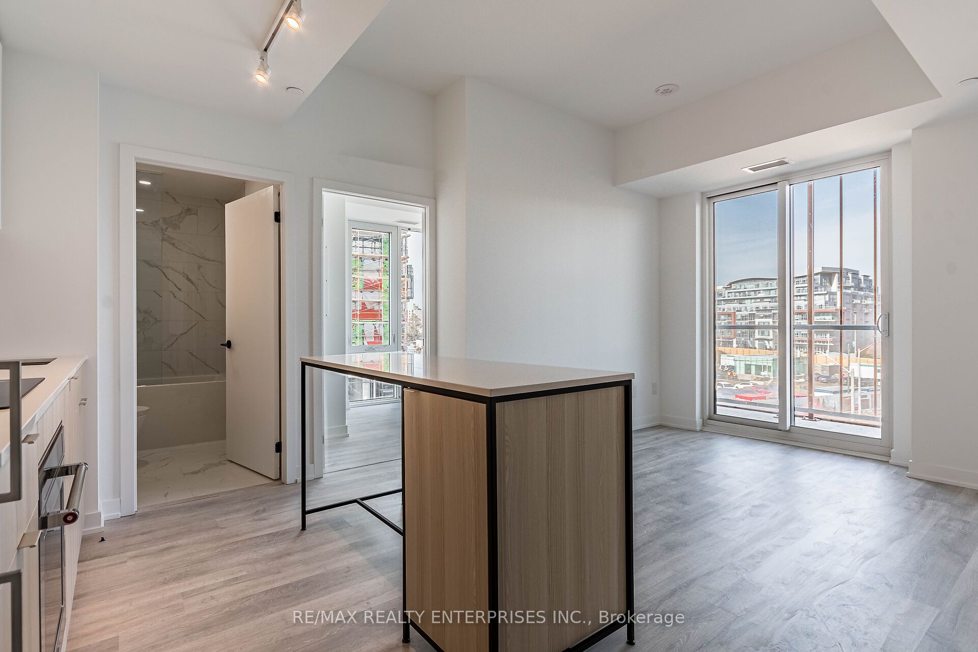 Additional image 2 of 422-220 Missinnihe Way, Mississauga, ON, L5H 0A9