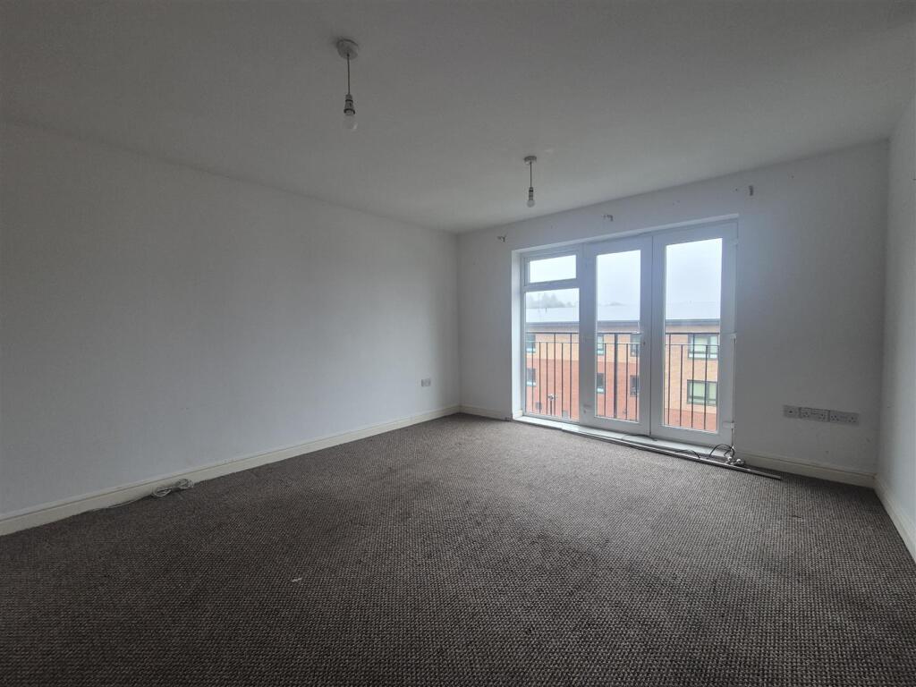 Harvest Fields, Harvest Road, Rowley Regis, photo 4