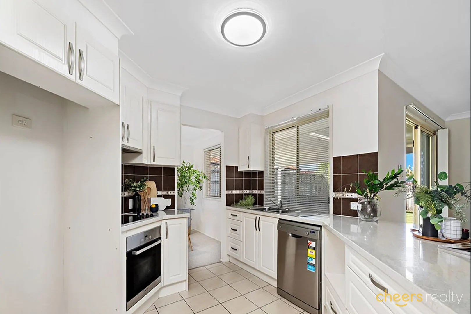 50 Clive Road, Birkdale QLD 4159 photo 3