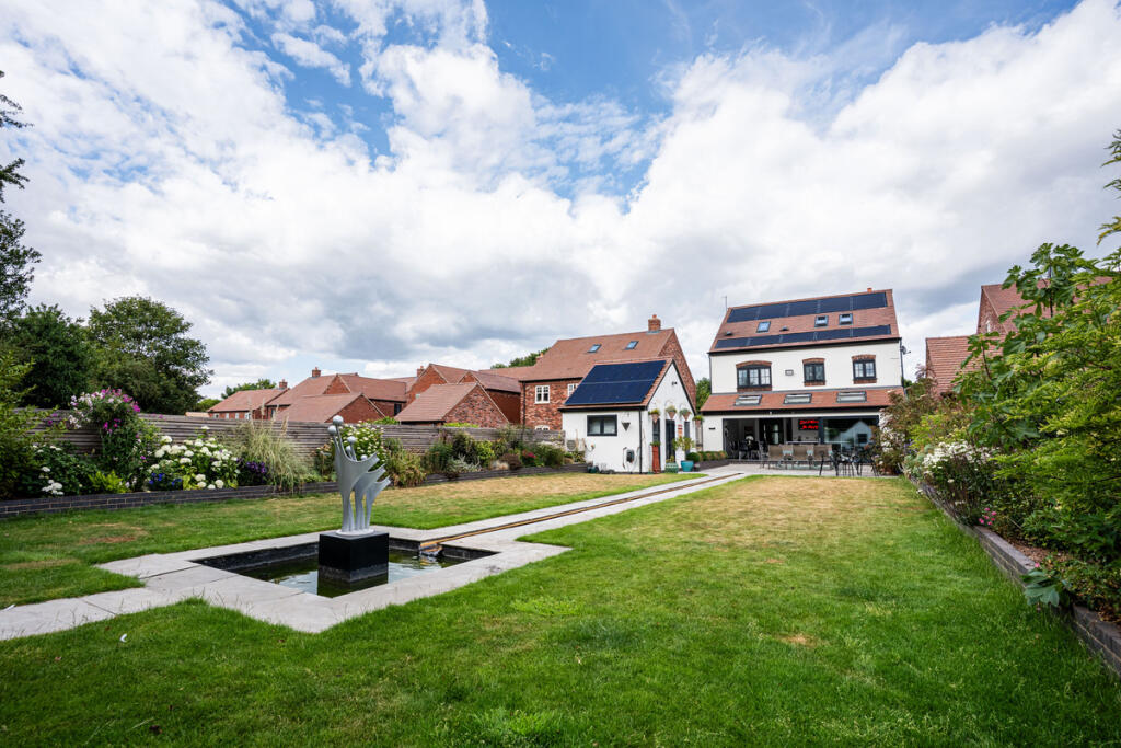 Alcester Road Burcot Bromsgrove, Worcestershire, B60 1FE