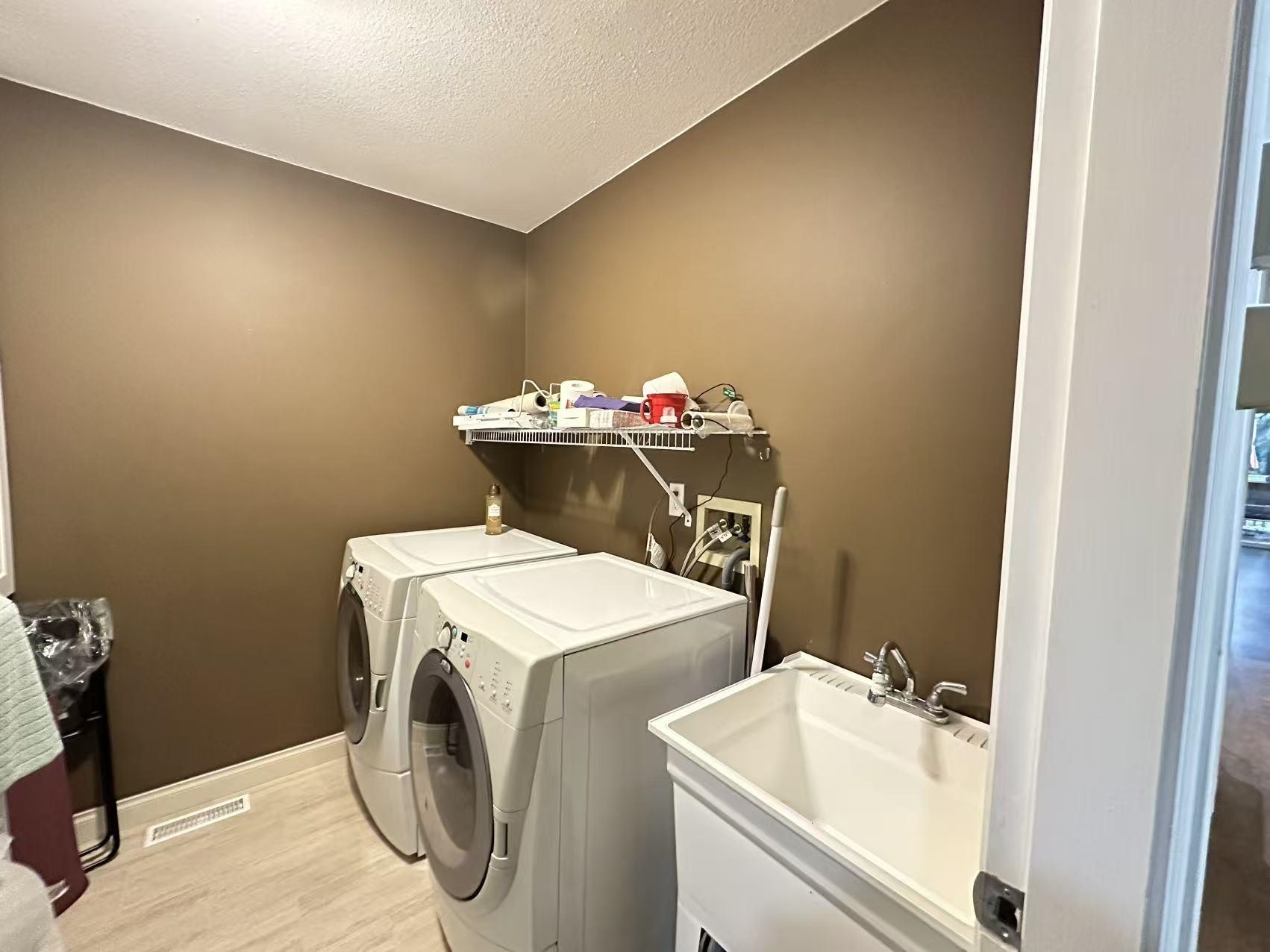 Additional image 5 of 37 Deerwood Place, Port Moody, BC, V3H 4X7