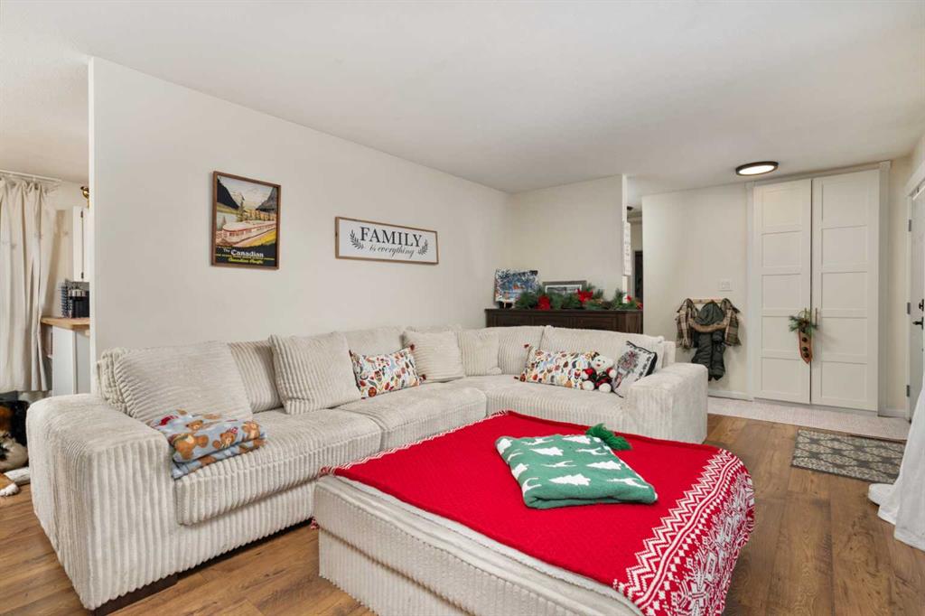 Additional image 4 of 2 Grand Park Crescent, Camrose, AB, T4V 2K4