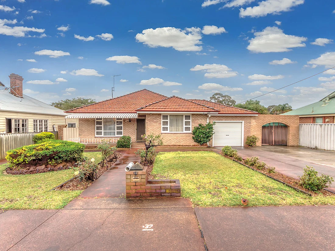 60 Railway Parade, Bayswater WA 6053
