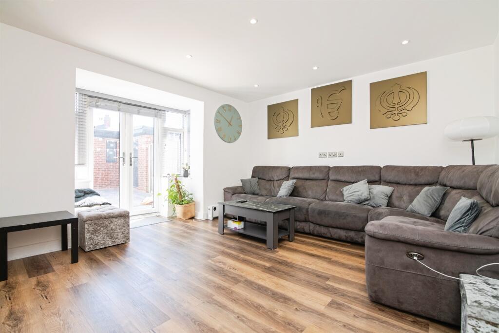 Sienna Way, West Bromwich photo 2
