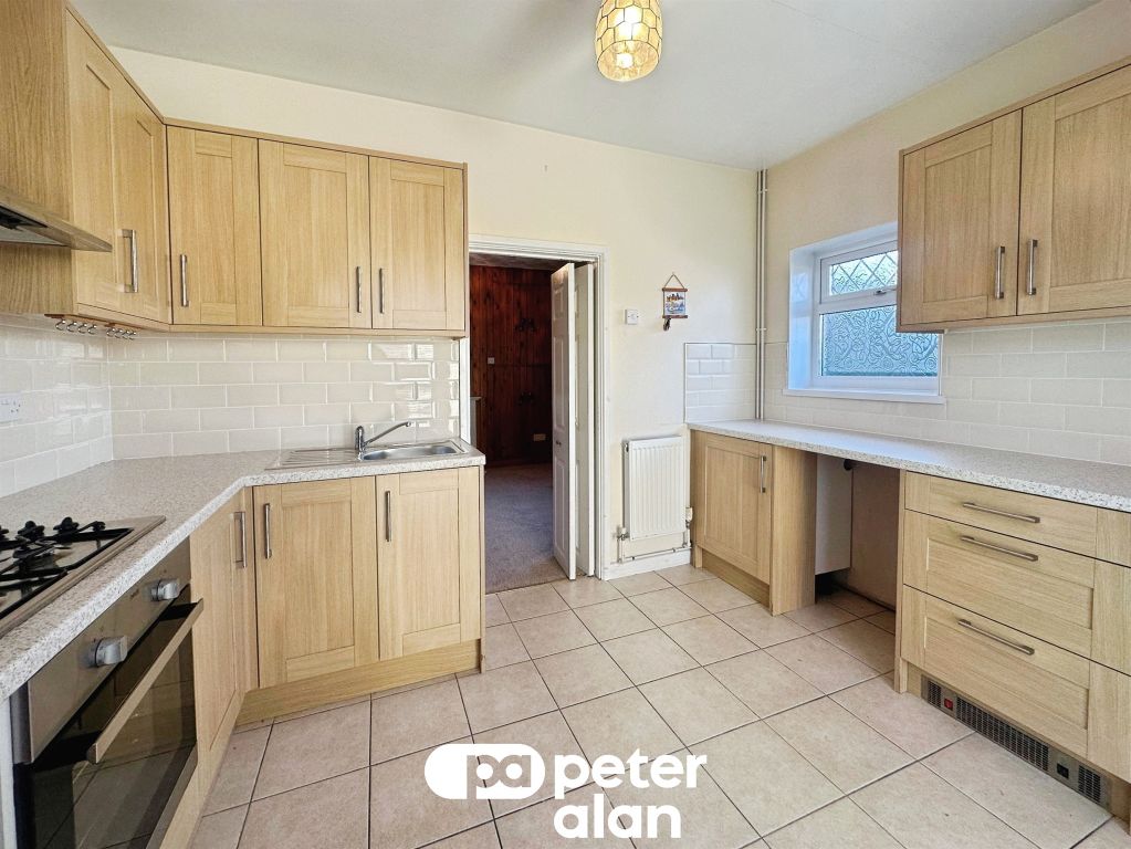 3 bed detached bungalow for saleCrown Lane, Pontllanfraith, Blackwood NP12