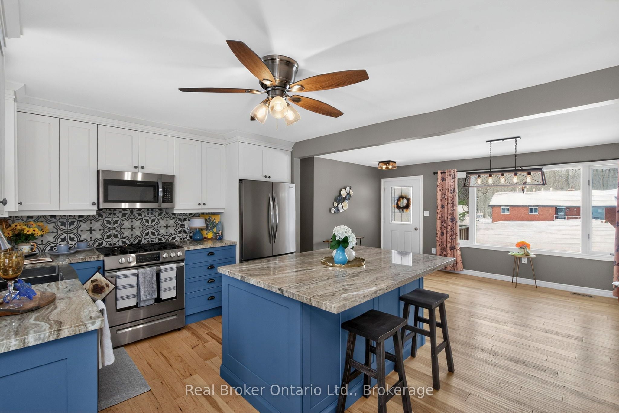 16 Mundy Avenue, Tiny, ON, L9M 0B5 photo 5