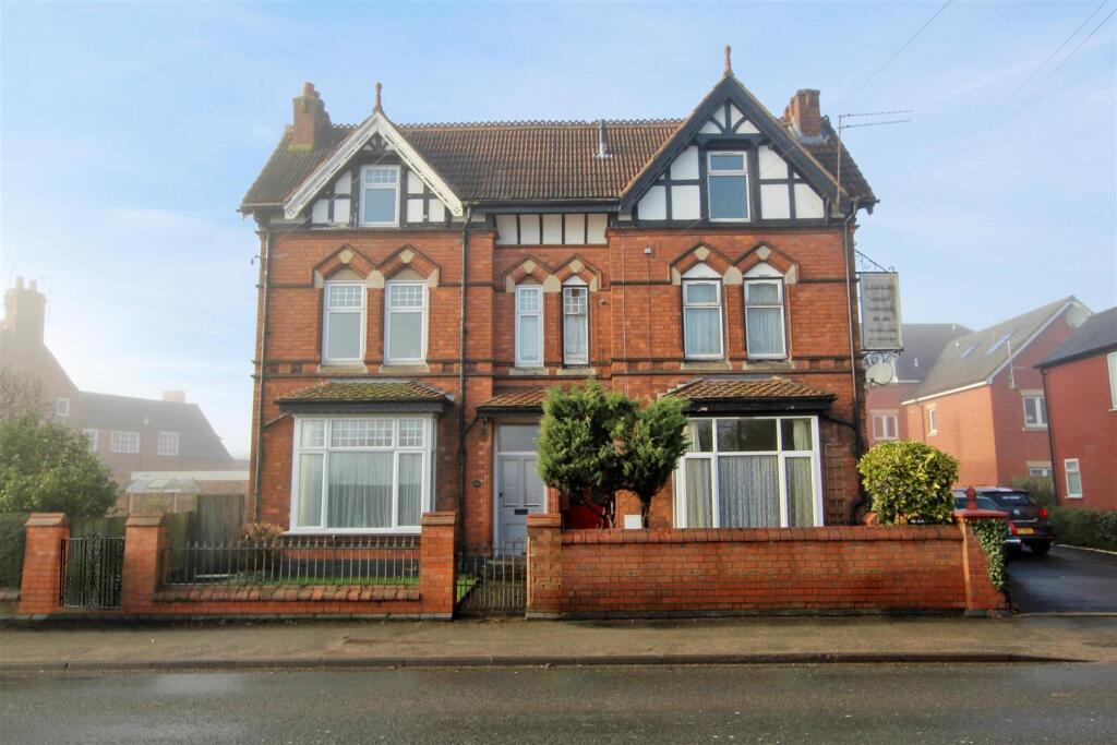 Evesham Road, Astwood Bank, Redditch, B96 6DT