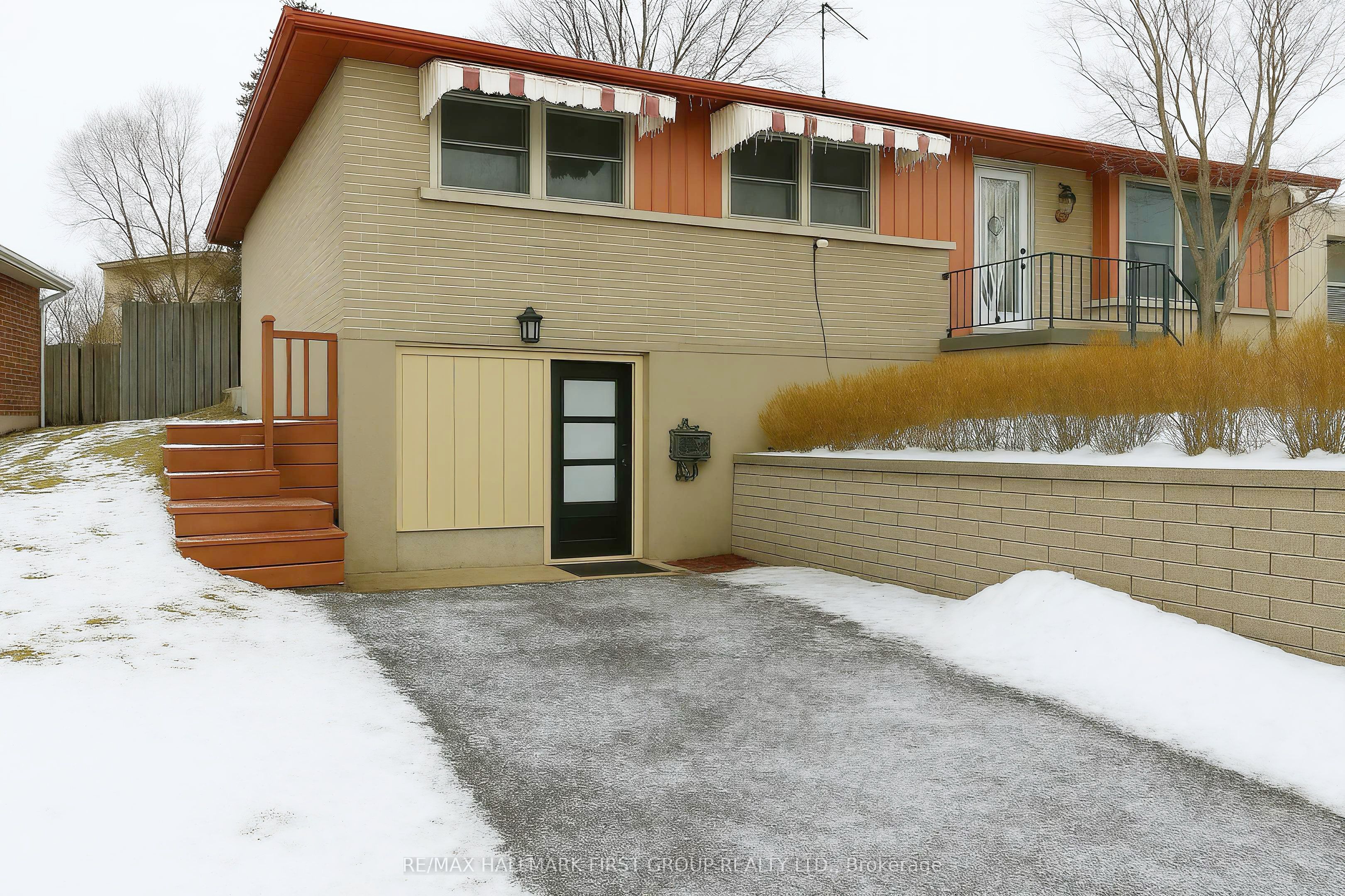 WALK-OUT-714 Tennyson Avenue, Oshawa, ON, L1H 3K4