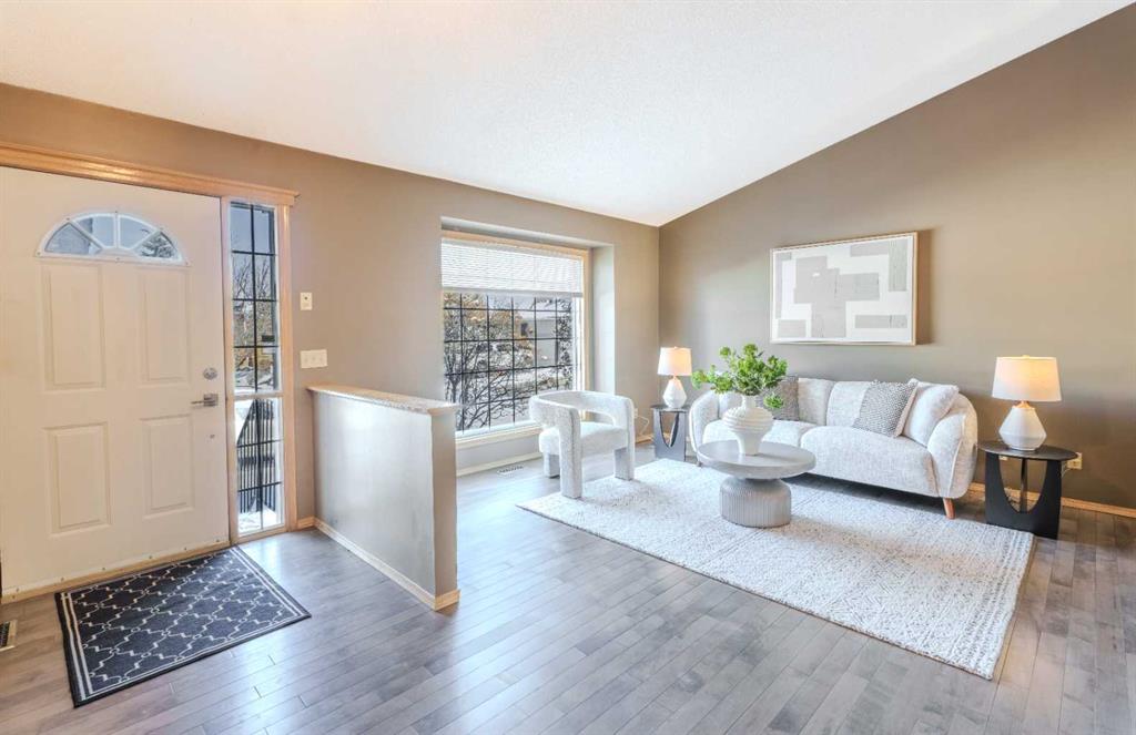 Additional image 2 of 135 Canterbury Court SW, Calgary, AB, T2W6C1