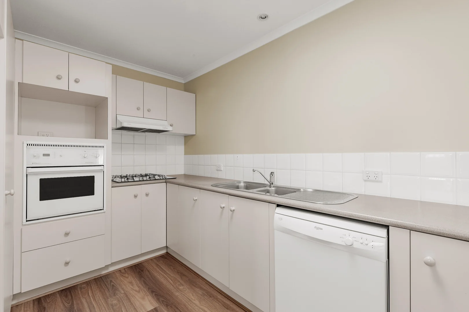 2/53 Ferguson Street, Macleod VIC 3085 photo 3
