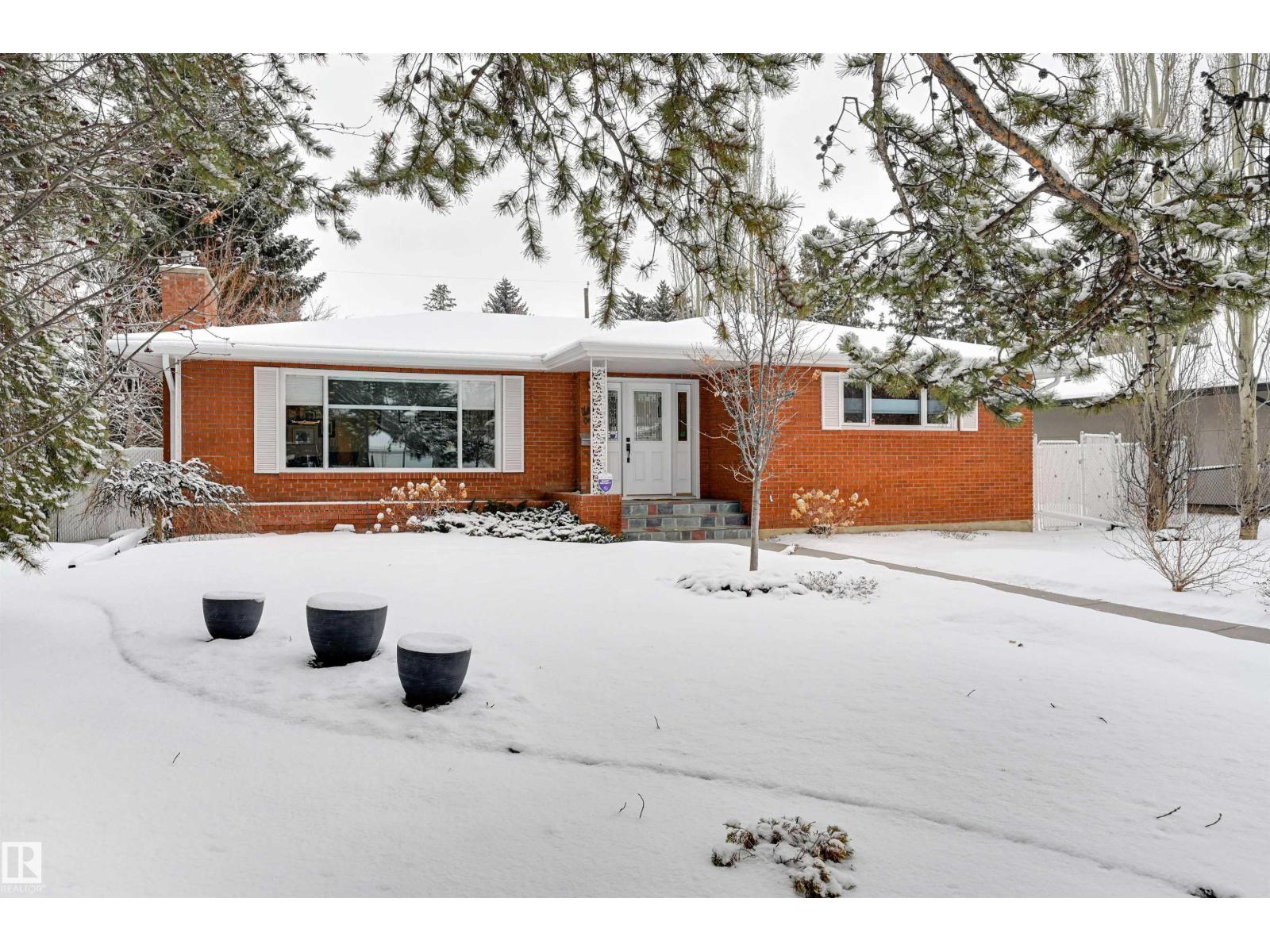 37 Valleyview Crescent NW, Edmonton, AB, T5R5S7
