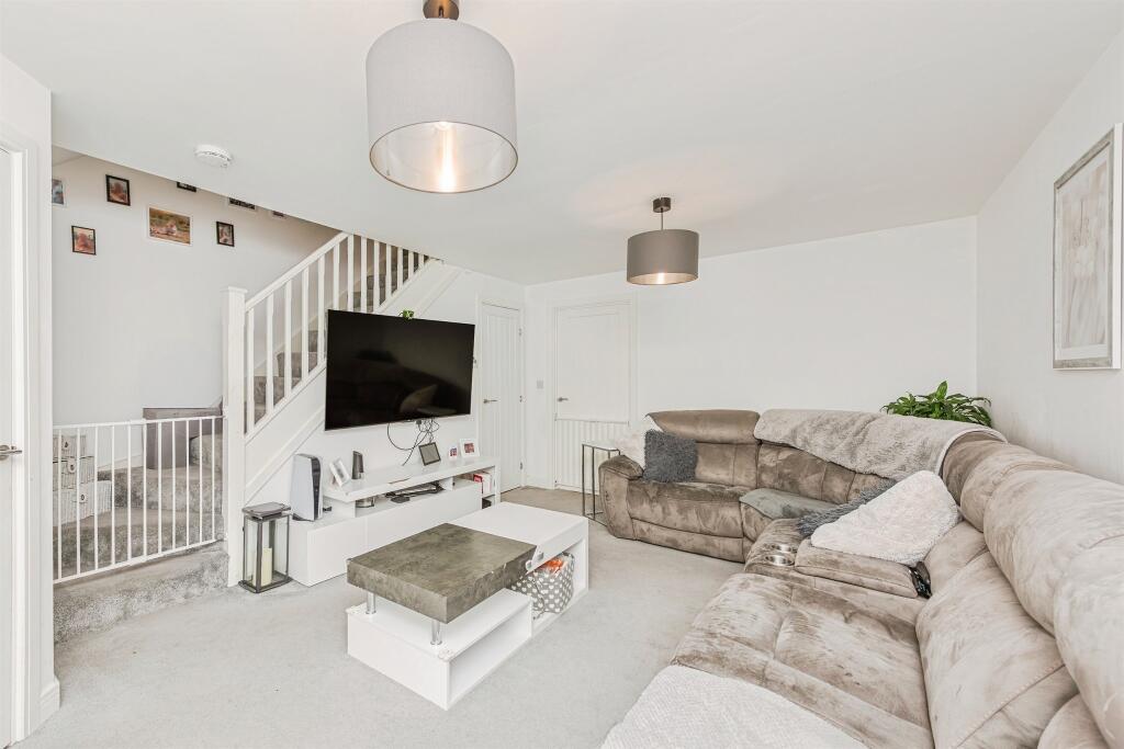 Meadow Way, Tamworth photo 4