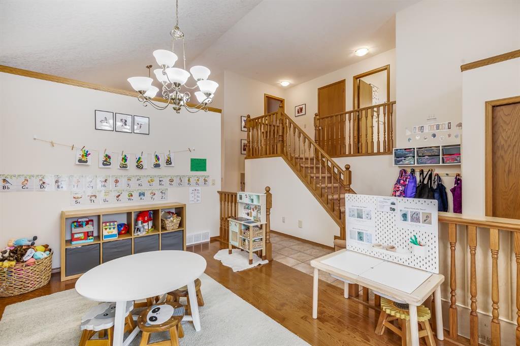 Additional image 5 of 45 Thornfield Close SE, Airdrie, AB, T4A 2K7
