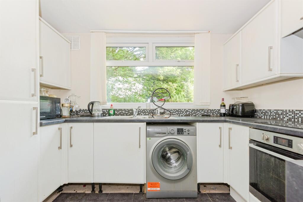 Pages Close, Sutton Coldfield photo 5