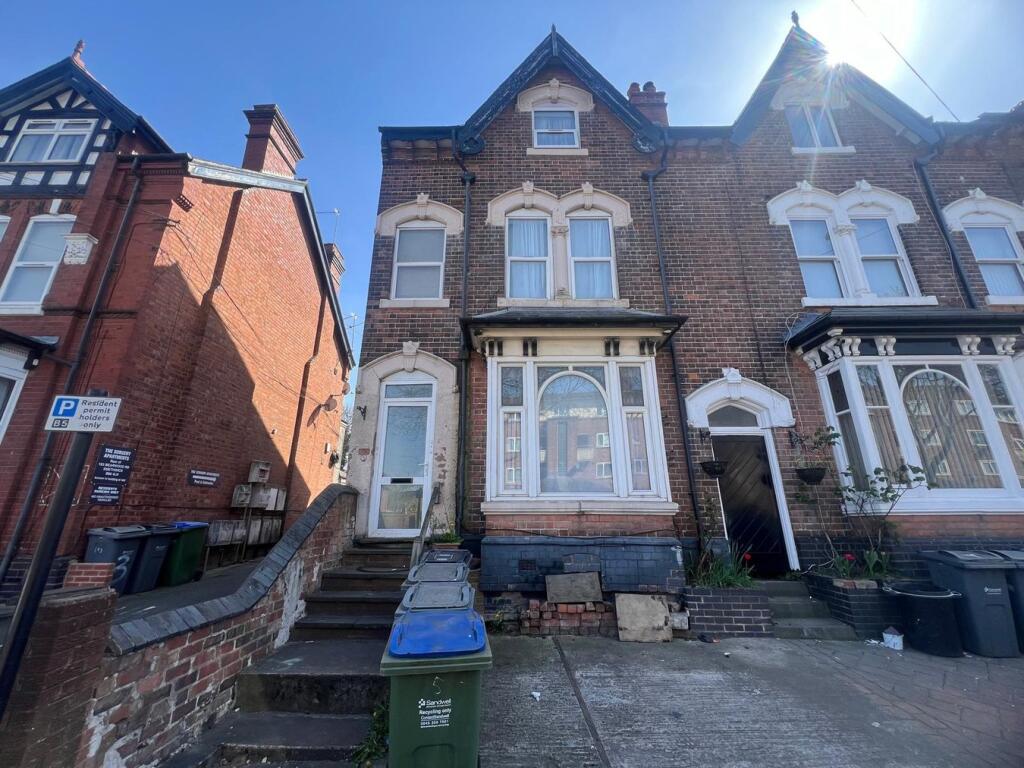 Bearwood Rd - 5 Bed HMO + 2 x Studio Flats , Smethwick, B66