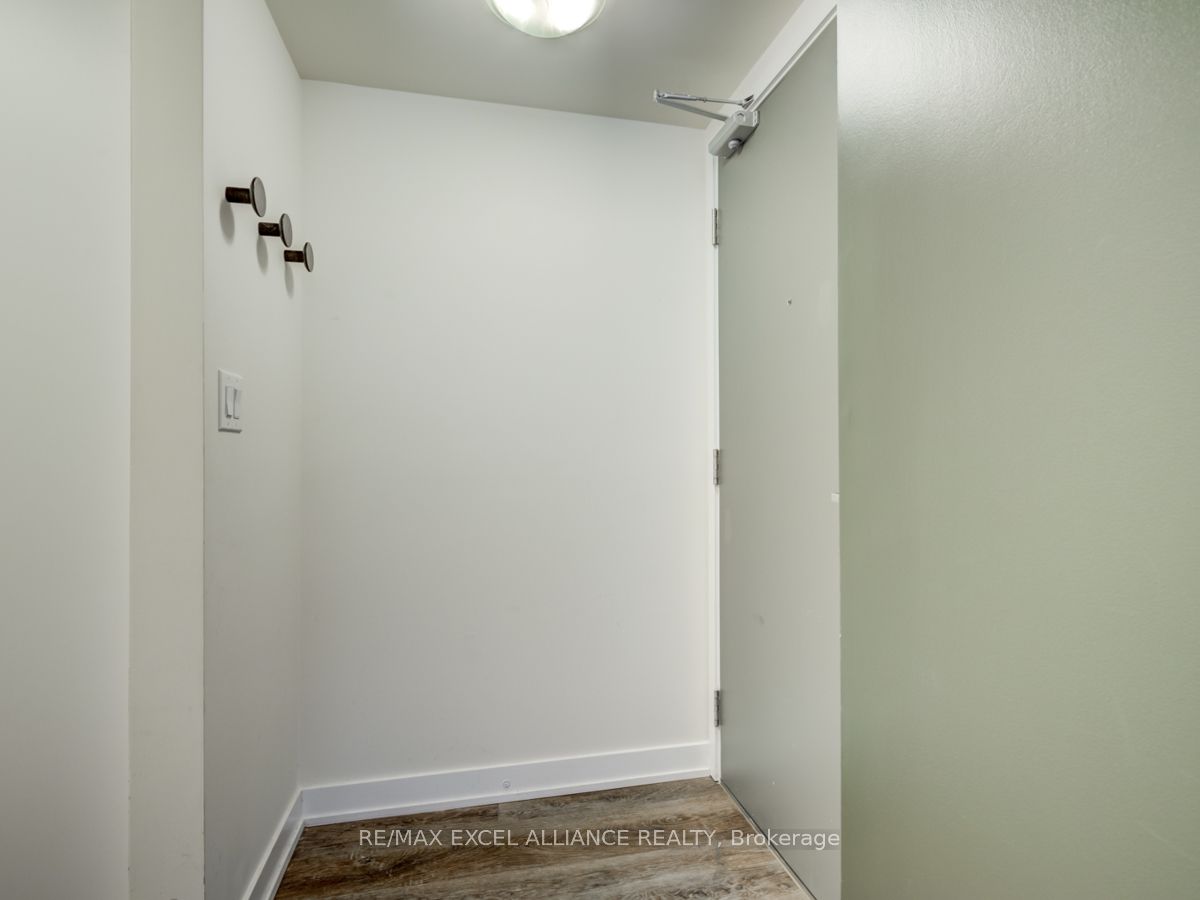 Additional image 2 of 201-17 Dundonald Street, Toronto, ON, M4Y 1K3