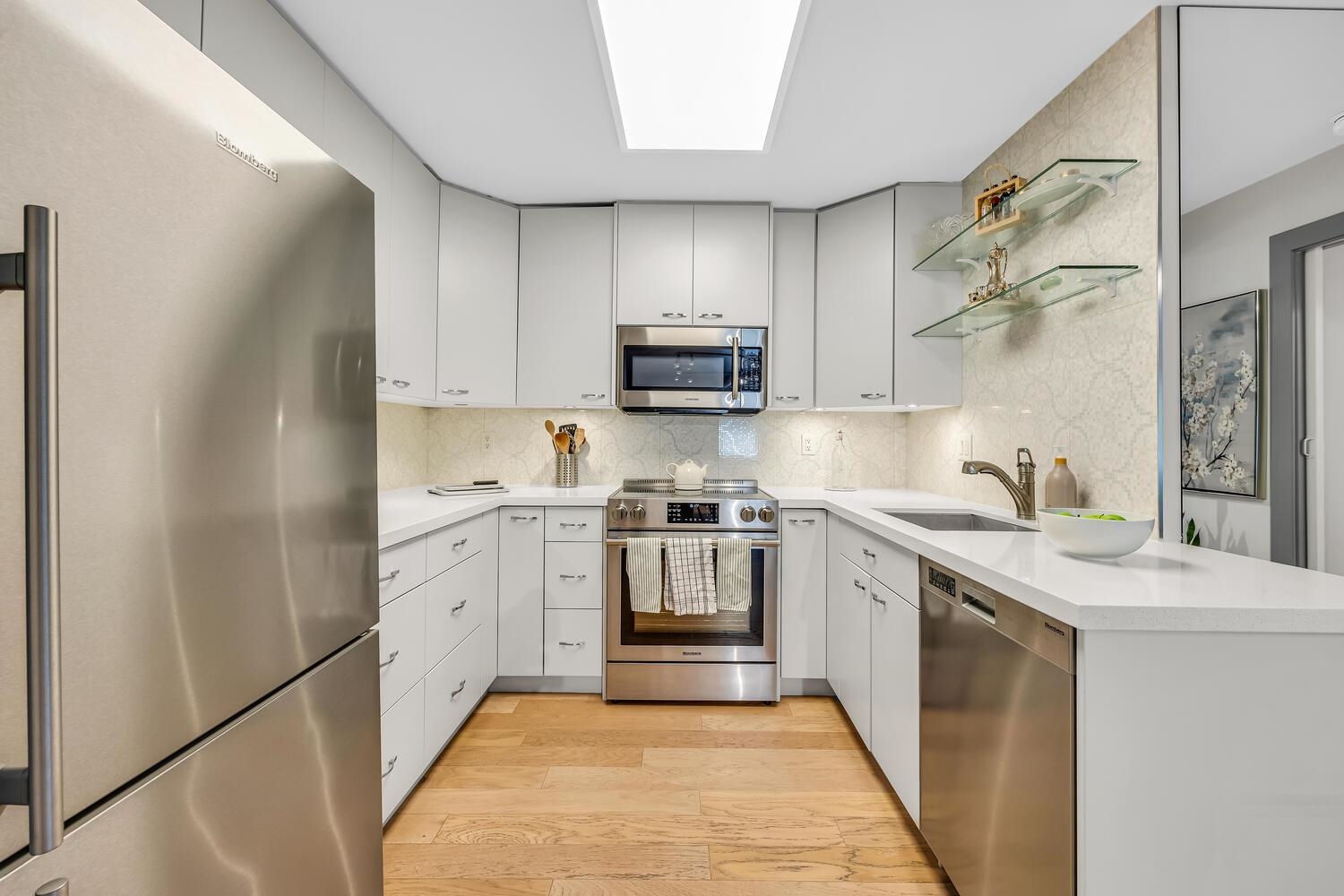 Additional image 2 of 302-3461 Curle Avenue, Burnaby, BC, V5G 4P4