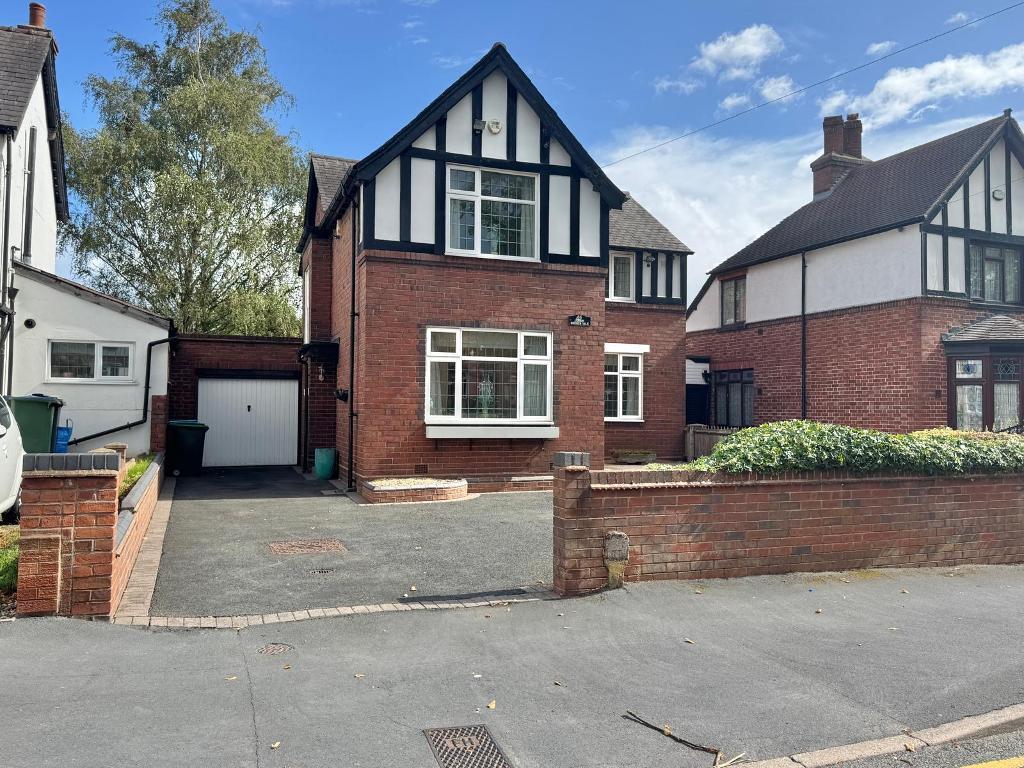 Church Vale, West Bromwich, West Midlands, B71 4DJ
