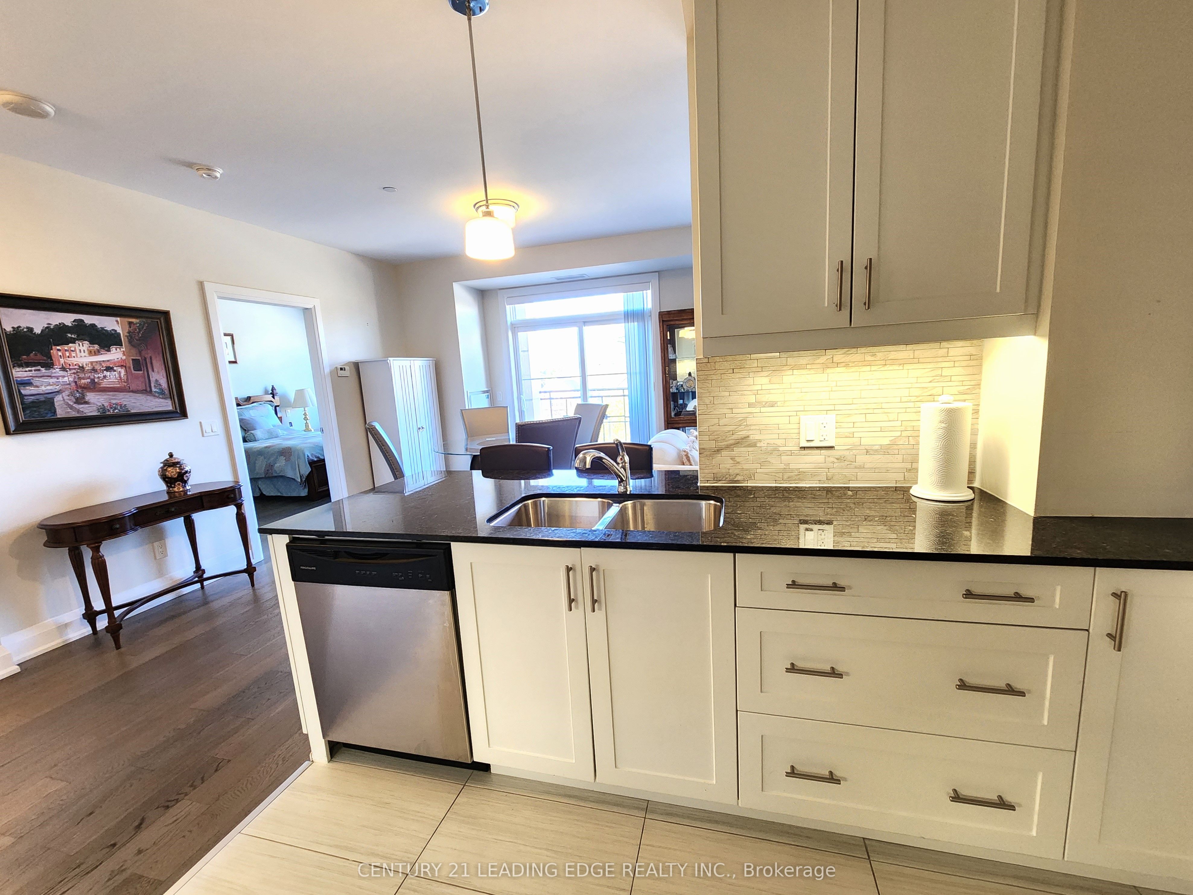 25-7 Bond Crescent, Richmond Hill, ON, L4E 1E6 photo 4