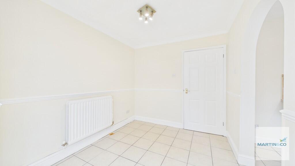 Balmoral Close, Tamworth photo 5