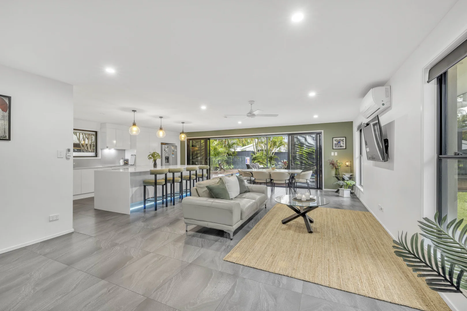 Additional image 4 of 43 Rio Vista Boulevard, Broadbeach Waters QLD 4218