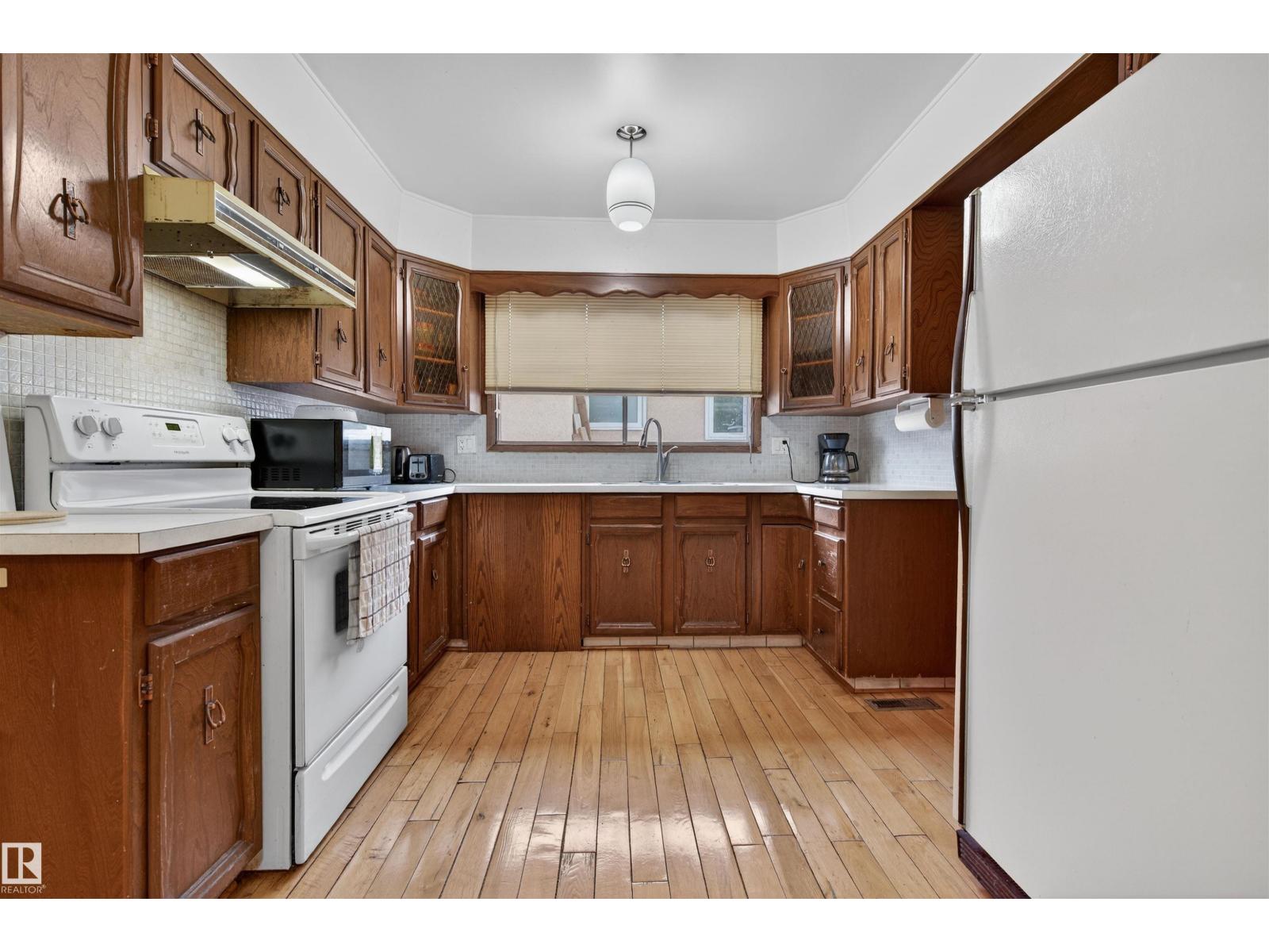 Additional image 5 of 4104 109 Street NW, Edmonton, AB, T6J2P9